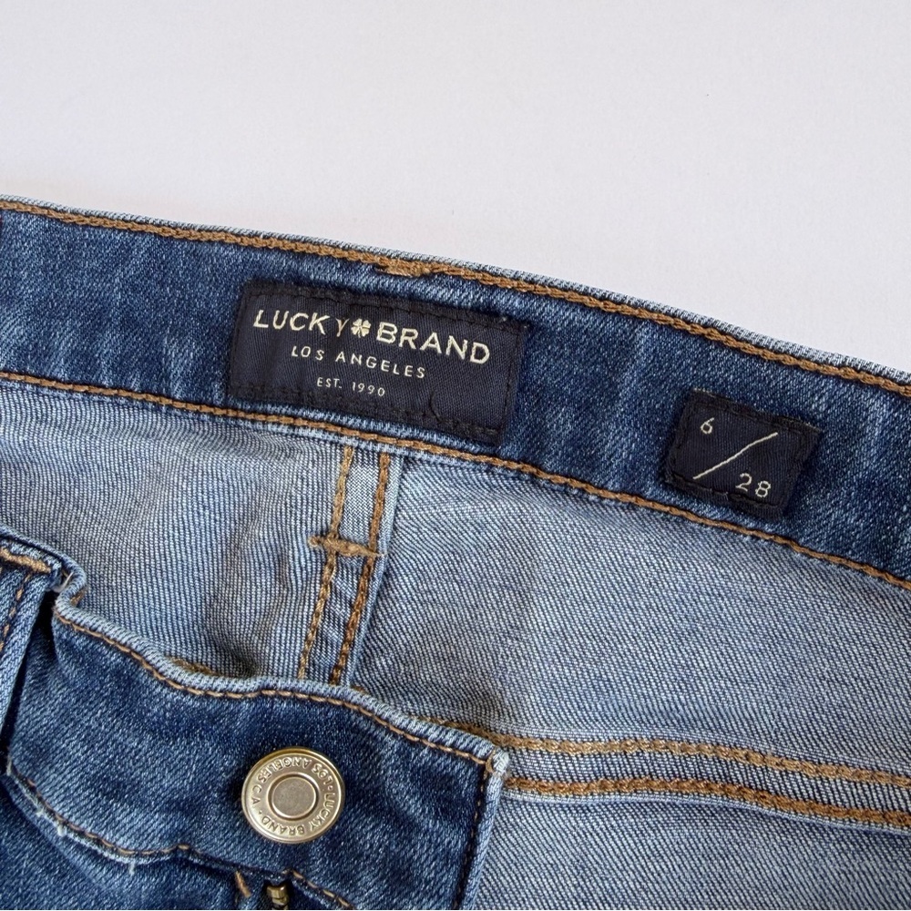 Woman’s Lucky Brand 🍀 Denim Jeans Mid Rise Crop Ava Size 6/28 - Picture 7 of 11